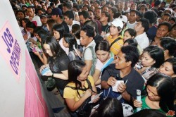 Job seekers lining up in a job fair